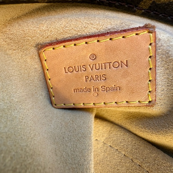 Louis Vuitton Artsy MM Monogram Bag - Picture 5 of 16